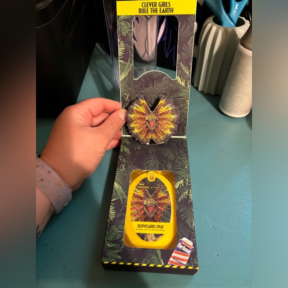 JURASSIC PARK | DILOPHOSAURUS SPRAY - Picture 6 of 6